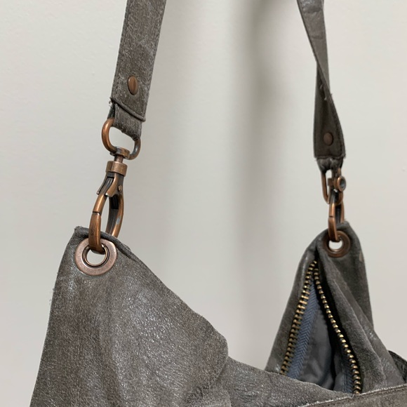 Matt & Nat distressed grey leather shoulder bag - Picture 5 of 8